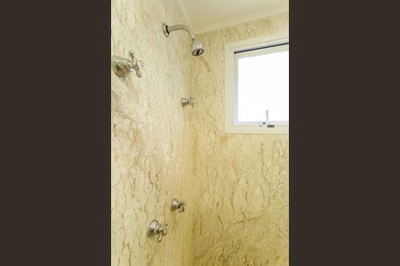 Apartamento à venda com 226m², 3 quartos e 4 vagasBanheiro da Suíte 2