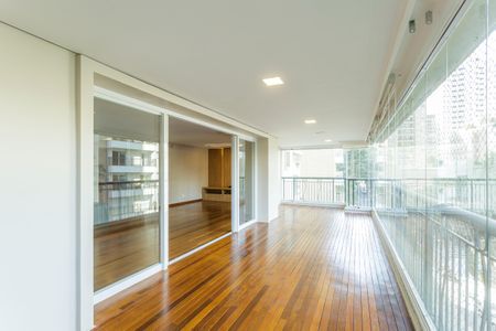 Apartamento à venda com 226m², 3 quartos e 4 vagasVaranda da Sala