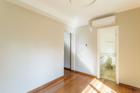 Apartamento à venda com 226m², 3 quartos e 4 vagasSuíte 1