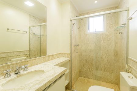 Apartamento à venda com 226m², 3 quartos e 4 vagasBanheiro da Suíte 2