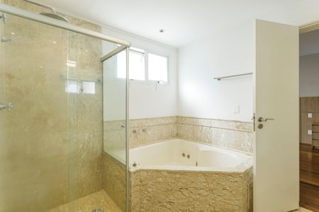 Apartamento à venda com 226m², 3 quartos e 4 vagasBanheiro da Suíte 3