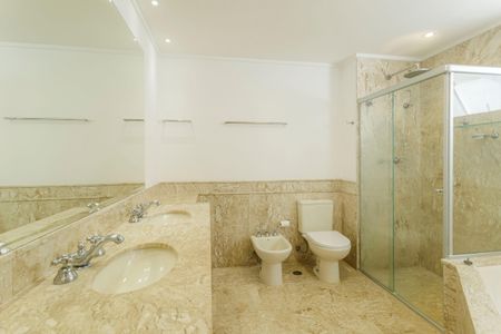 Apartamento à venda com 226m², 3 quartos e 4 vagasBanheiro da Suíte 3