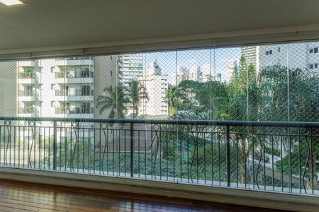 Apartamento à venda com 226m², 3 quartos e 4 vagasVaranda da Sala