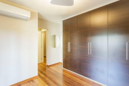 Apartamento à venda com 226m², 3 quartos e 4 vagasSuíte 2