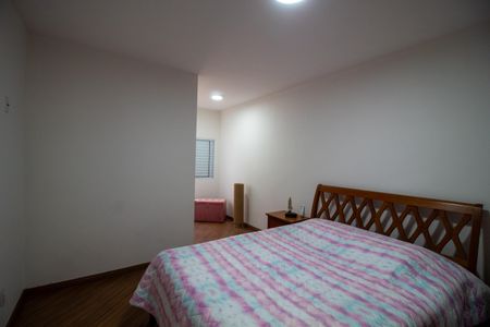 Casa de condomínio à venda com 160m², 3 quartos e 2 vagas Casa de condomínio à venda com 160m², 3 quartos e 2 vagasSuíte