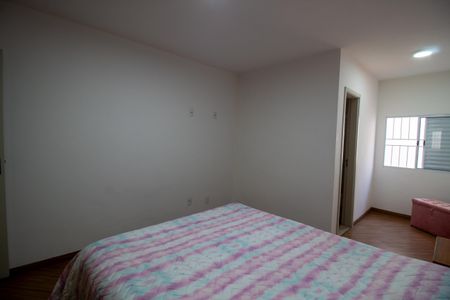 Casa de condomínio à venda com 160m², 3 quartos e 2 vagas Casa de condomínio à venda com 160m², 3 quartos e 2 vagasSuíte