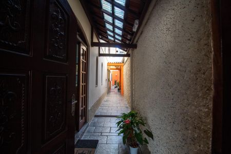 Casa de condomínio à venda com 160m², 3 quartos e 2 vagas Casa de condomínio à venda com 160m², 3 quartos e 2 vagasCorredor