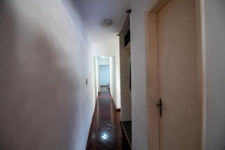 Casa de condomínio à venda com 160m², 3 quartos e 2 vagas Casa de condomínio à venda com 160m², 3 quartos e 2 vagasCorredor