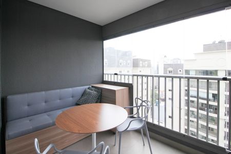 Studio para alugar com 26m², 1 quarto e sem vaga Studio para alugar com 26m², 1 quarto e sem vagaVaranda