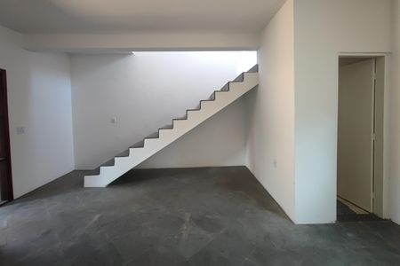 Casa à venda com 220m², 2 quartos e 2 vagas Casa à venda com 220m², 2 quartos e 2 vagasSala de Estar