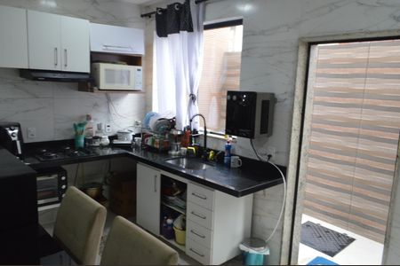 Casa de condomínio para alugar com 180m², 3 quartos e 3 vagas Casa de condomínio para alugar com 180m², 3 quartos e 3 vagasCozinha