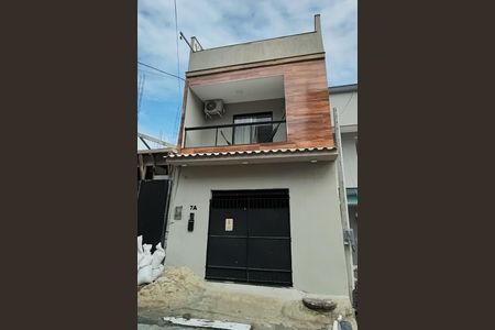 Casa de condomínio para alugar com 180m², 3 quartos e 3 vagas Casa de condomínio para alugar com 180m², 3 quartos e 3 vagasFachada