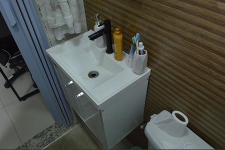 Casa de condomínio para alugar com 180m², 3 quartos e 3 vagas Casa de condomínio para alugar com 180m², 3 quartos e 3 vagasBanheiro da Suíte 1