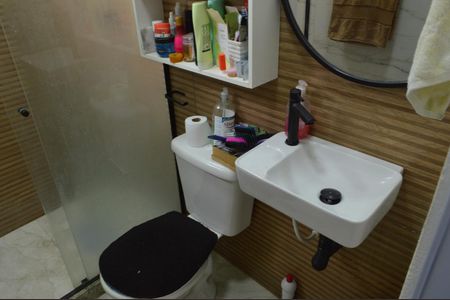 Casa de condomínio para alugar com 180m², 3 quartos e 3 vagas Casa de condomínio para alugar com 180m², 3 quartos e 3 vagasBanheiro da Suíte 2