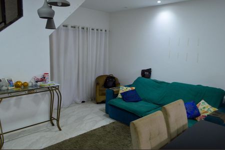 Casa de condomínio para alugar com 180m², 3 quartos e 3 vagas Casa de condomínio para alugar com 180m², 3 quartos e 3 vagasSala