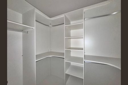 Casa de condomínio à venda com 662m², 4 quartos e 2 vagasCloset - Suíte 1