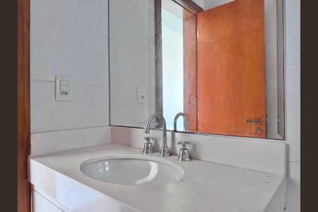 Casa de condomínio à venda com 662m², 4 quartos e 2 vagasSuíte 3 - Banheiro