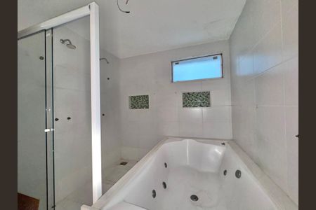 Casa de condomínio à venda com 662m², 4 quartos e 2 vagasSuíte 1 - Banheiro