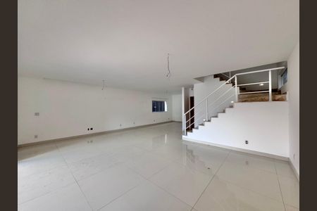 Casa de condomínio à venda com 662m², 4 quartos e 2 vagasSala