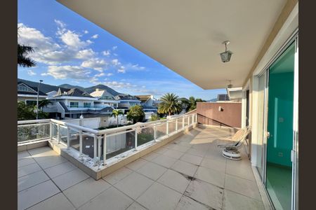 Casa de condomínio à venda com 662m², 4 quartos e 2 vagasVaranda - Suíte 1 e Quarto