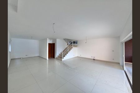 Casa de condomínio à venda com 662m², 4 quartos e 2 vagasSala