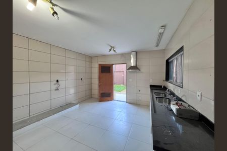 Casa de condomínio à venda com 662m², 4 quartos e 2 vagasCozinha