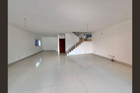 Casa de condomínio à venda com 662m², 4 quartos e 2 vagasSala