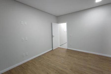 Casa de condomínio à venda com 200m², 3 quartos e 4 vagas Casa de condomínio à venda com 200m², 3 quartos e 4 vagasQuarto Suíte 3