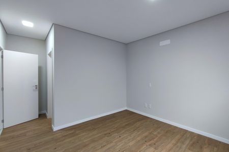 Casa de condomínio à venda com 200m², 3 quartos e 4 vagas Casa de condomínio à venda com 200m², 3 quartos e 4 vagasQuarto Suíte