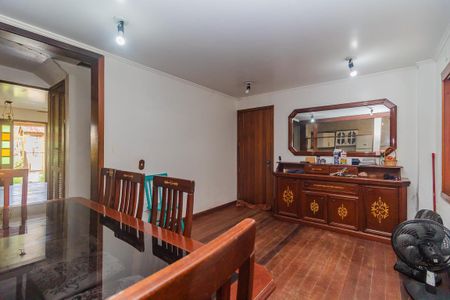 Casa para alugar com 300m², 4 quartos e 4 vagas Casa para alugar com 300m², 4 quartos e 4 vagasQuarto