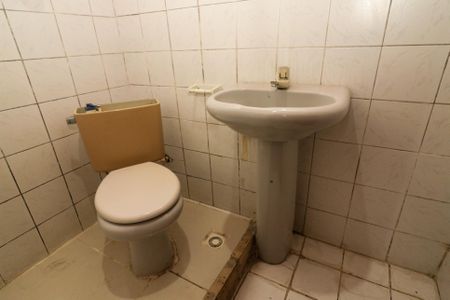 Casa à venda com 300m², 4 quartos e 4 vagasBanheiro da Suíte 2