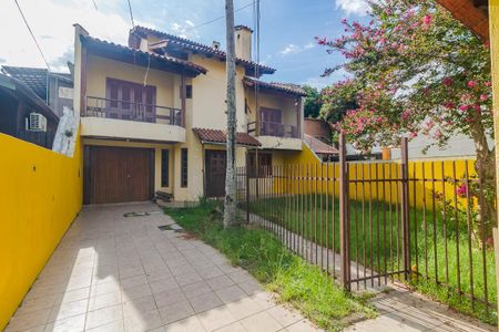 Casa para alugar com 300m², 4 quartos e 4 vagas Casa para alugar com 300m², 4 quartos e 4 vagasFachada