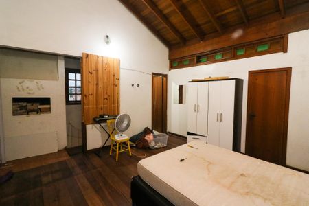 Casa à venda com 300m², 4 quartos e 4 vagasSuíte 2