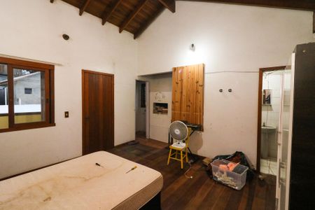 Casa à venda com 300m², 4 quartos e 4 vagasSuíte 2