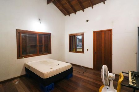 Casa à venda com 300m², 4 quartos e 4 vagasSuíte 2