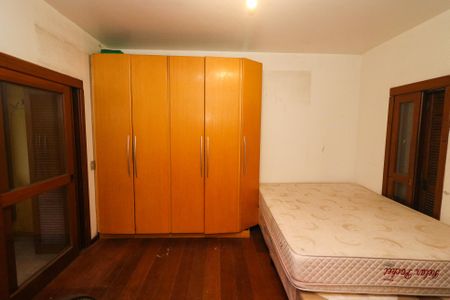 Casa à venda com 300m², 4 quartos e 4 vagasSuíte 1