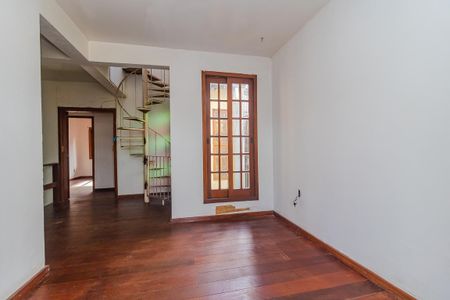 Casa para alugar com 300m², 4 quartos e 4 vagas Casa para alugar com 300m², 4 quartos e 4 vagasCorredor