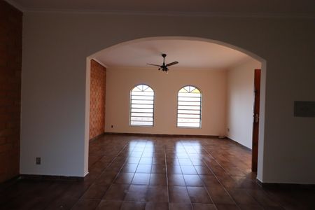 Casa para alugar com 161m², 4 quartos e 4 vagasSala
