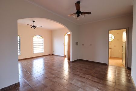 Casa para alugar com 161m², 4 quartos e 4 vagasSala