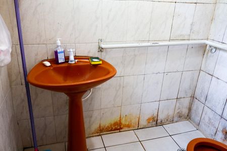 Casa à venda com 125m², 4 quartos e 2 vagasBanheiro 1