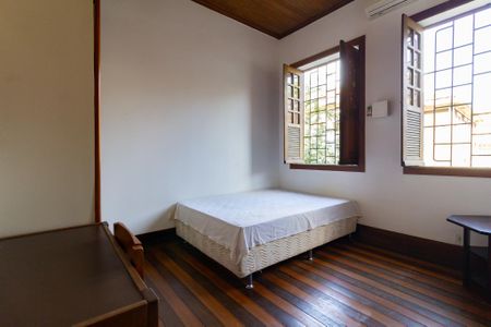 Casa de condomínio à venda com 190m², 5 quartos e 2 vagas Casa de condomínio à venda com 190m², 5 quartos e 2 vagasQuarto 2