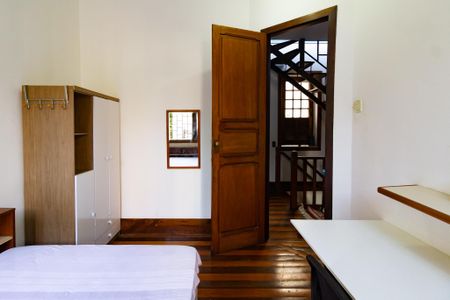 Casa de condomínio à venda com 190m², 5 quartos e 2 vagas Casa de condomínio à venda com 190m², 5 quartos e 2 vagasQuarto 1