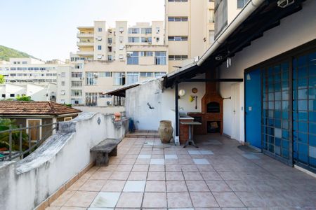 Casa de condomínio à venda com 190m², 5 quartos e 2 vagas Casa de condomínio à venda com 190m², 5 quartos e 2 vagasTerraço