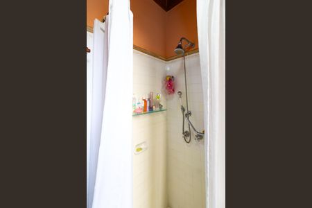 Casa de condomínio à venda com 190m², 5 quartos e 2 vagas Casa de condomínio à venda com 190m², 5 quartos e 2 vagasBanheiro social 1