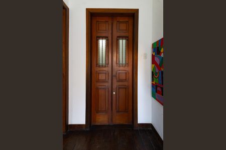 Casa de condomínio à venda com 190m², 5 quartos e 2 vagas Casa de condomínio à venda com 190m², 5 quartos e 2 vagasHall de entrada