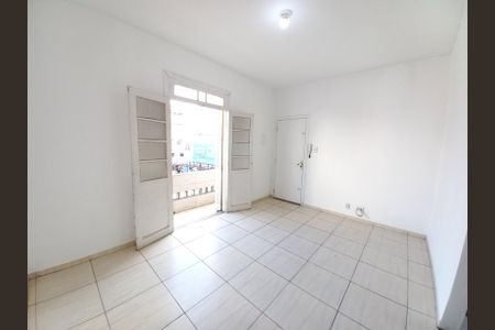 Apartamento para alugar com 81m², 2 quartos e sem vagaSala