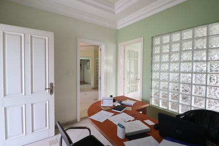 Casa à venda com 438m², 6 quartos e 3 vagasEscritório