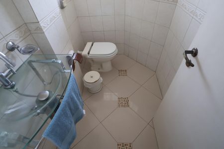 Casa à venda com 438m², 6 quartos e 3 vagasBanheiro 2