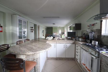 Casa à venda com 438m², 6 quartos e 3 vagasCozinha