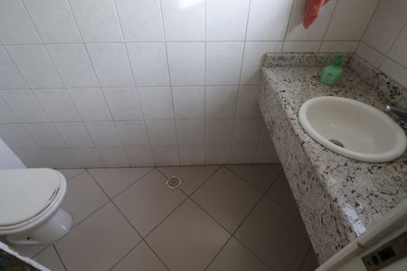 Casa à venda com 438m², 6 quartos e 3 vagasBanheiro 2